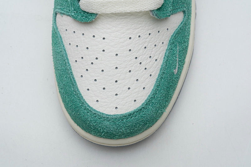 Nike Kasina x Dunk Low 'Road Sign' - Gem Lux
