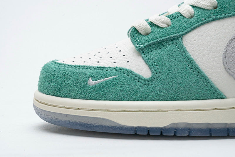Nike Kasina x Dunk Low 'Road Sign' - Gem Lux
