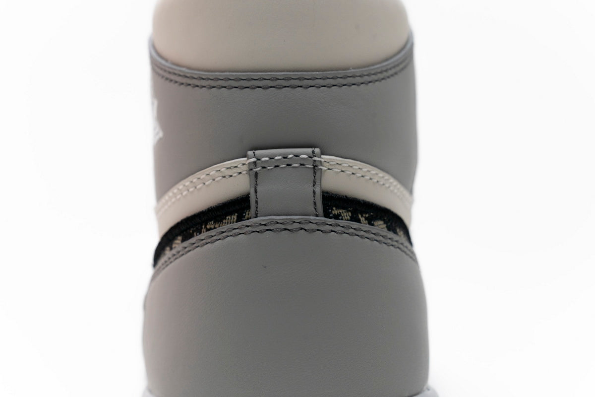 Air Jordan 1 High OG 'White Wolf Grey' - Luxury and Style Combined