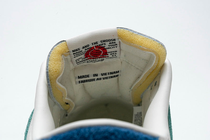 Nike Kasina x Dunk Low 'Road Sign' - Gem Lux