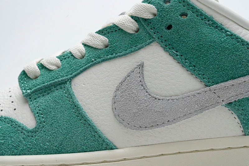 Nike Kasina x Dunk Low 'Road Sign' - Gem Lux