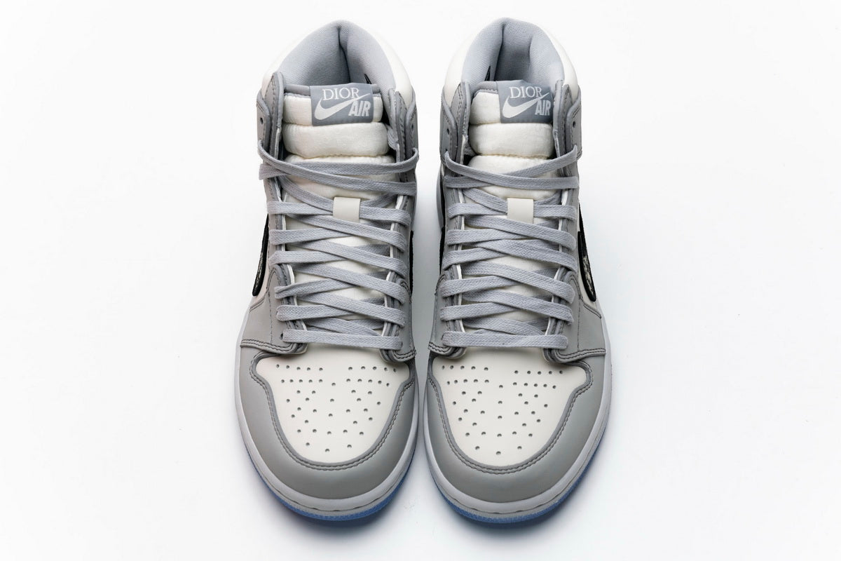 Air Jordan 1 High OG 'White Wolf Grey' - Luxury and Style Combined