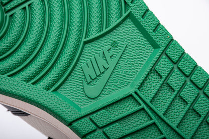 Air Jordan 1 Retro High OG 'Pine Green' – Bold and Versatile