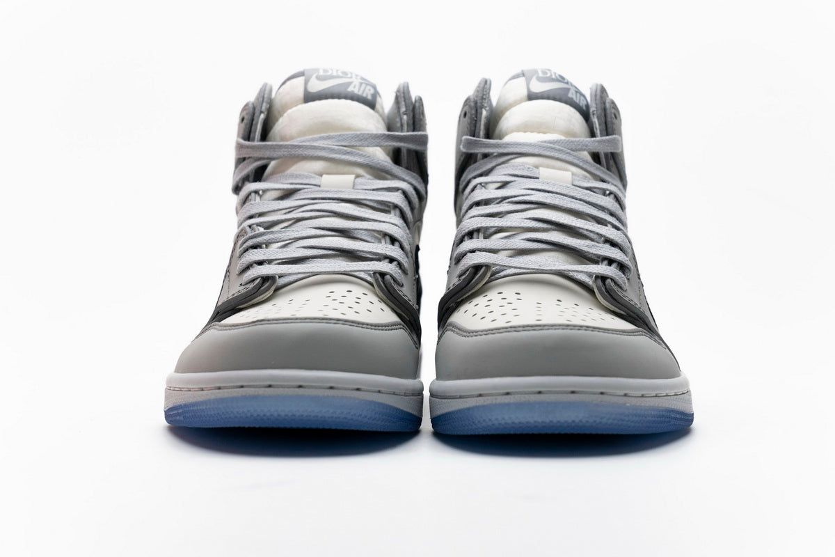 Air Jordan 1 High OG 'White Wolf Grey' - Luxury and Style Combined