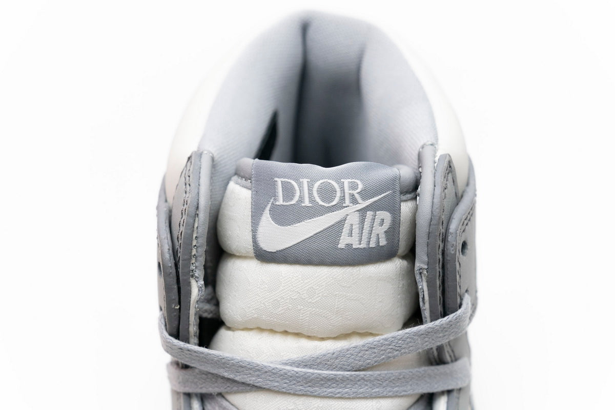 Air Jordan 1 High OG 'White Wolf Grey' - Luxury and Style Combined